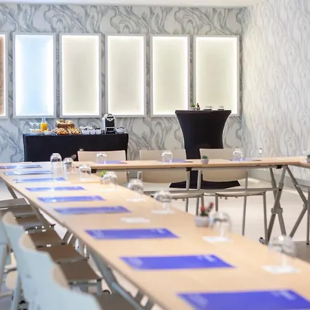 Otel Macià Kubb Sevilla